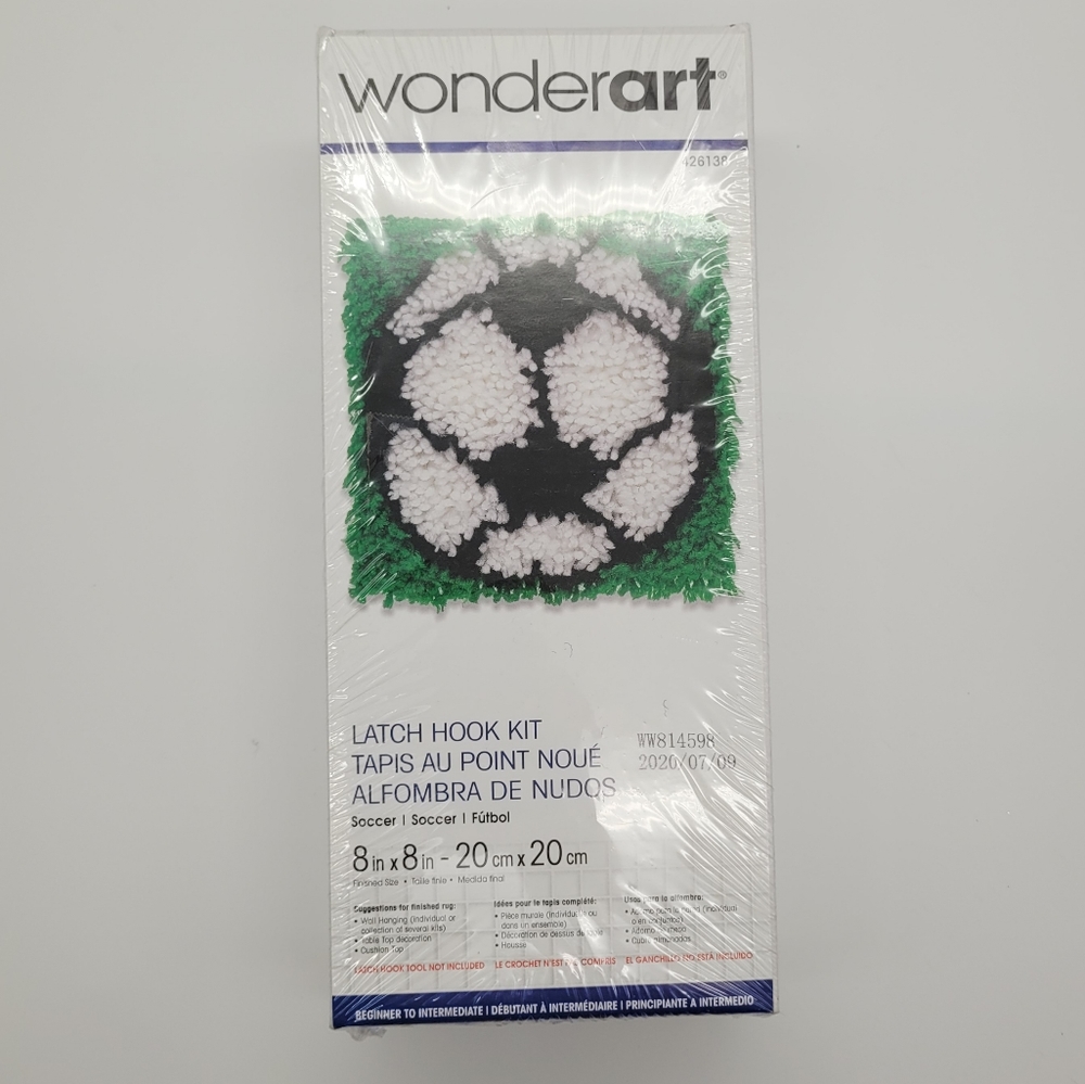 WONDER ART | soccer ball 8"x8" latch hook carpet art kit